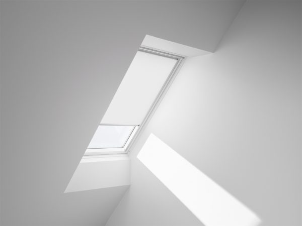 Tenda oscurante interna manuale a rullo - bianca - per finestre misura  U04/804/7 134x98